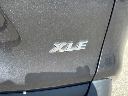 Used 2022 Toyota RAV4 XLE Premium image 5