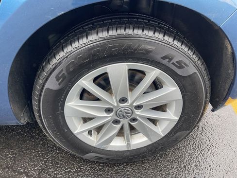 Used 2017 Volkswagen Golf S image 26