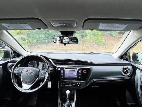 Used 2018 Toyota Corolla SE FWD image 16