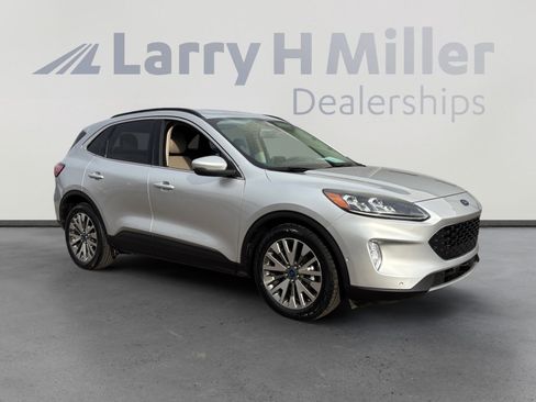 Used 2020 Ford Escape Titanium image 7