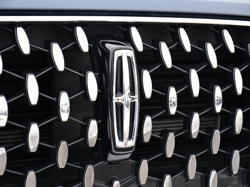 Used 2024 Lincoln Corsair Reserve w/ Towing Package image 34