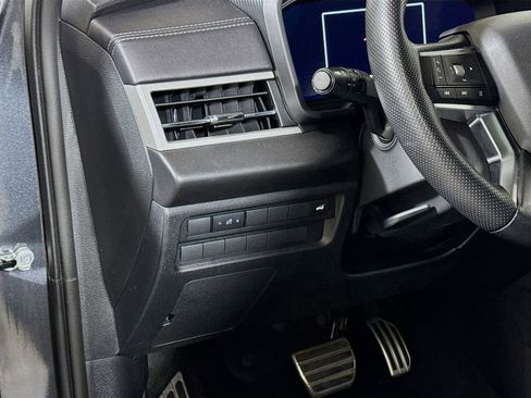 Used 2025 Mitsubishi Outlander SEL image 8