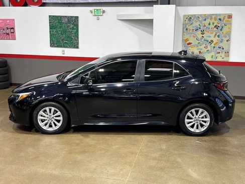 Used 2023 Toyota Corolla SE w/ SE Premium Package FWD image 4
