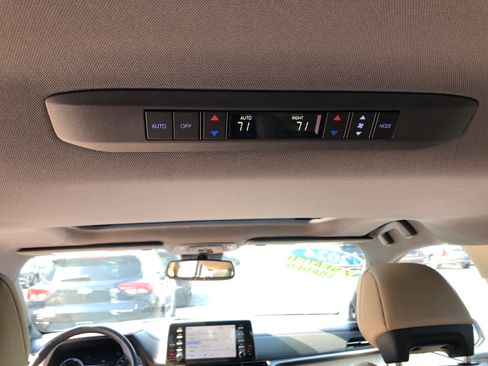 Used 2024 Toyota Sienna Limited AWD/4WD image 26