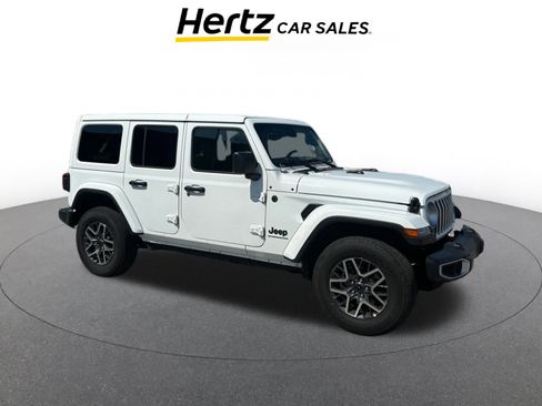 Used 2025 Jeep Wrangler Sahara image 1