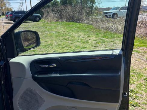 Used 2014 Dodge Grand Caravan American Value Package image 22
