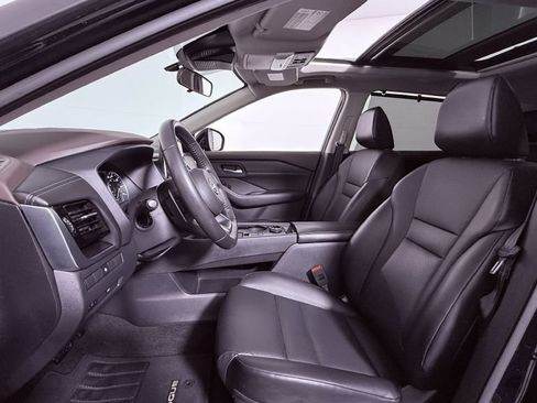 Used 2023 Nissan Rogue SV w/ Premium Package w/ SV Premium B Package FWD image 18