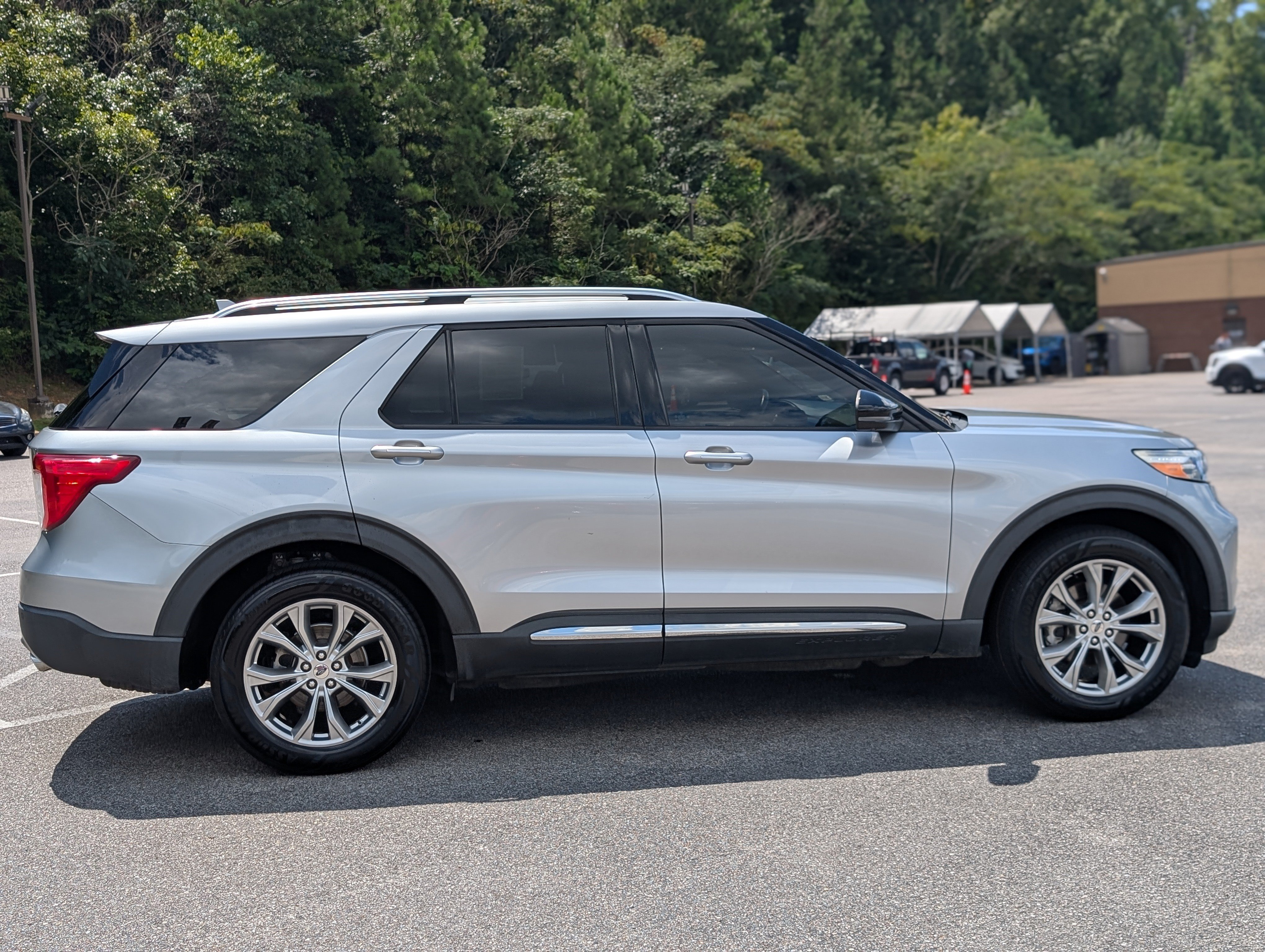 Used 2020 Ford Explorer Limited AWD/4WD image 10
