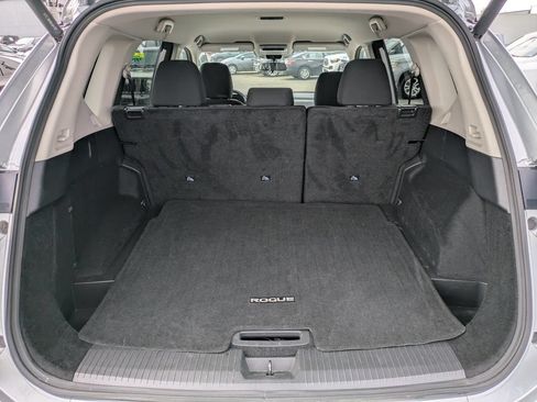 Certified 2025 Nissan Rogue SV FWD image 14