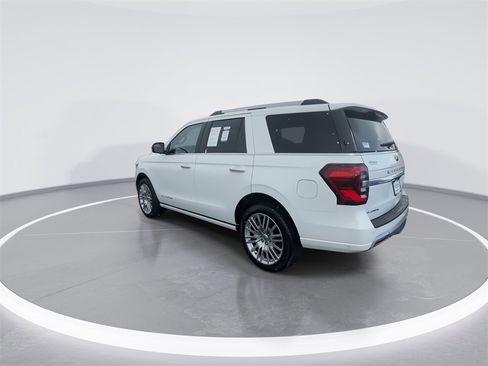 Used 2024 Ford Expedition Platinum image 6