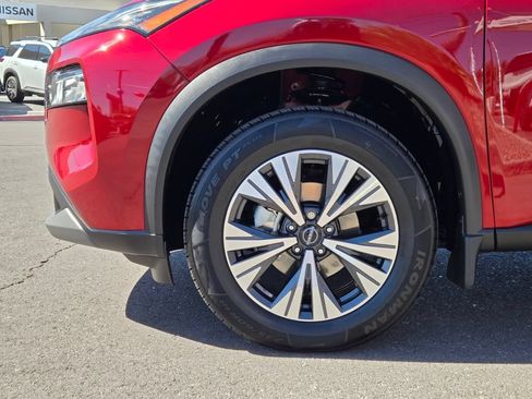 Used 2023 Nissan Rogue SV FWD image 9