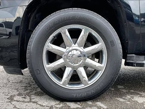 Used 2011 GMC Yukon SLT w/ SLT-2 Equipment Package AWD/4WD image 8