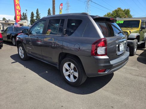 Used 2014 Jeep Compass Sport w/ Power Value Group FWD image 2