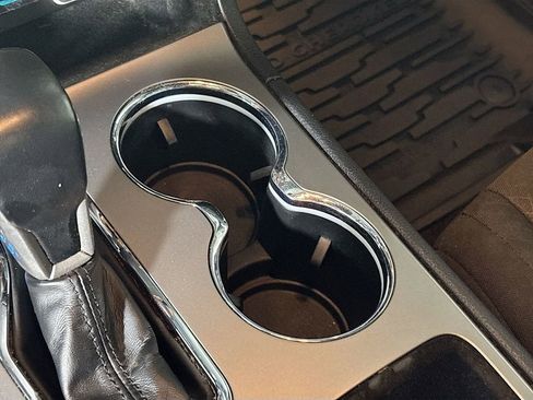 Used 2021 Jeep Grand Cherokee Laredo image 15