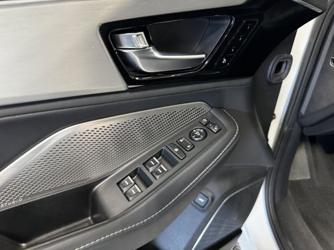 Used 2023 Acura MDX w/ Technology Package AWD/4WD image 35
