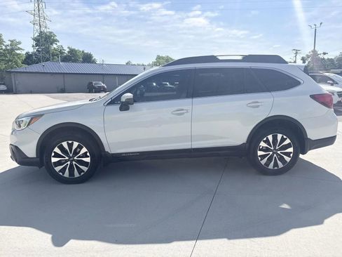 Used 2017 Subaru Outback 2.5i Limited AWD/4WD image 9