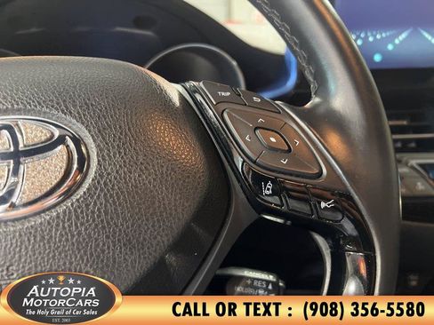 Used 2019 Toyota C-HR XLE FWD image 21
