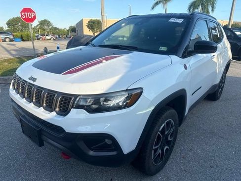 Used 2024 Jeep Compass Trailhawk AWD/4WD image 4