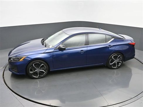 Used 2023 Nissan Altima 2.5 SR image 39