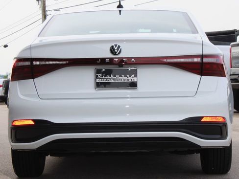 Used 2025 Volkswagen Jetta Sport FWD image 12