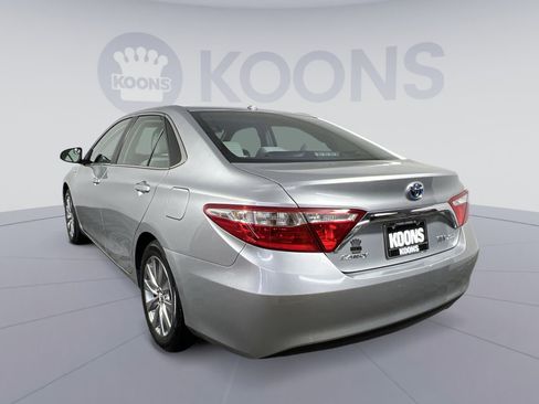 Used 2017 Toyota Camry XLE w/ Moonroof Package FWD image 8