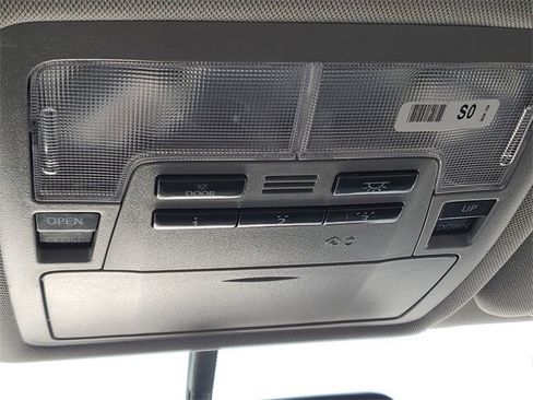 Used 2016 Toyota Highlander Limited image 24