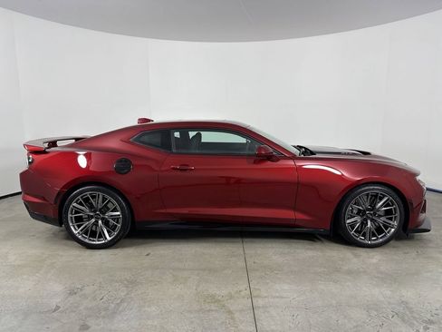 Used 2022 Chevrolet Camaro ZL1 RWD image 8