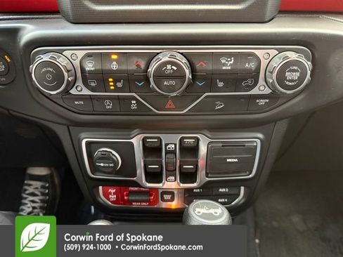 Used 2018 Jeep Wrangler Unlimited Rubicon w/ Cold Weather Group AWD/4WD image 29