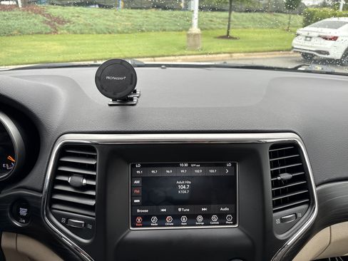 Certified 2021 Jeep Grand Cherokee Laredo AWD/4WD image 28