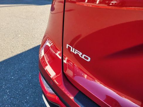 Used 2024 Kia Niro EX FWD image 6