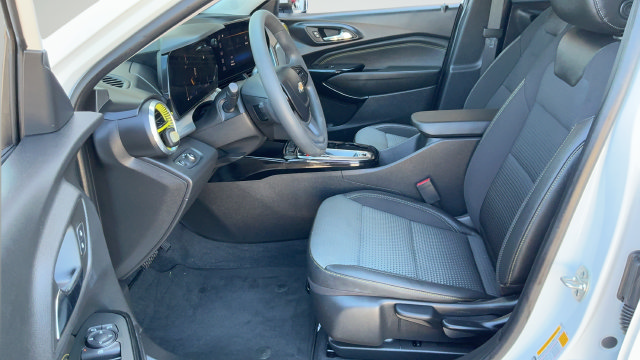 Used 2026 Chevrolet Trax LT FWD image 19