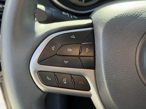 Used 2022 Jeep Cherokee Limited image 16