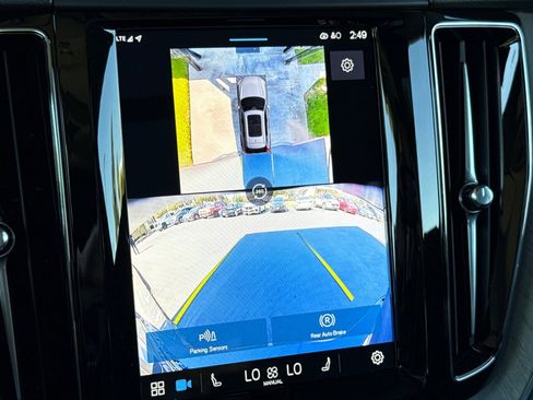 Used 2025 Volvo XC60 B5 Plus image 24