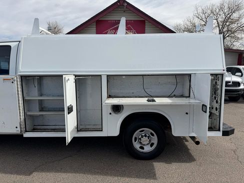 Used 2016 Chevrolet Express 3500 image 22