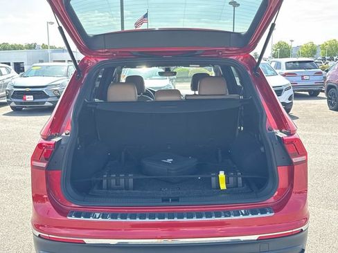 Used 2023 Volkswagen Tiguan SE AWD/4WD image 13