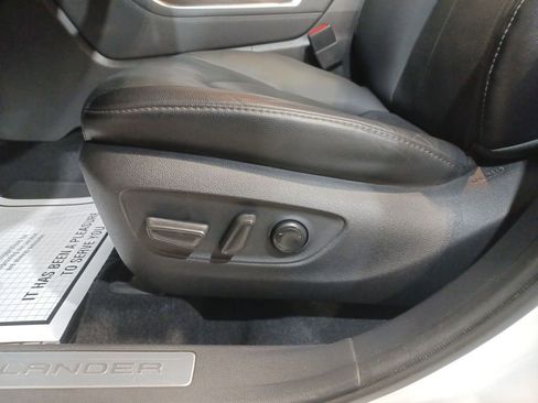 Used 2021 Toyota Highlander Limited image 14