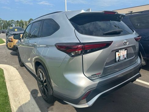 Used 2024 Toyota Highlander XSE AWD/4WD image 3