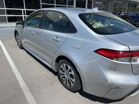 Used 2020 Toyota Corolla LE image 3