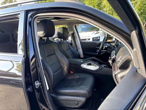 Used 2022 Mercedes-Benz GLS 450 4MATIC image 10