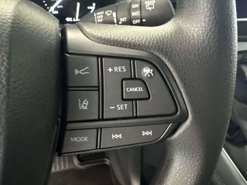 Used 2026 Toyota Sienna LE FWD image 22