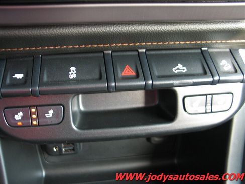 Used 2022 GMC Canyon AT4 w/ Trailering Package AWD/4WD image 23
