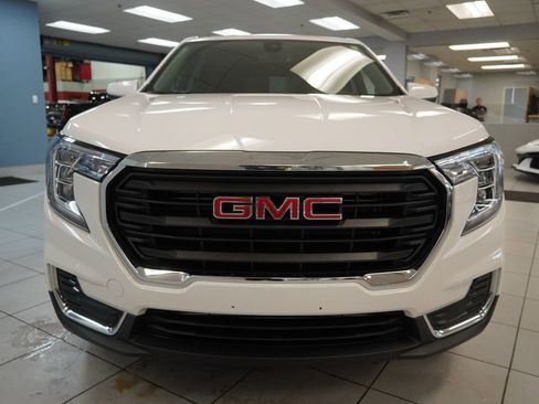 Used 2024 GMC Terrain SLE FWD image 14