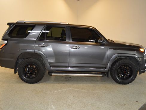 Used 2014 Toyota 4Runner Limited image 2