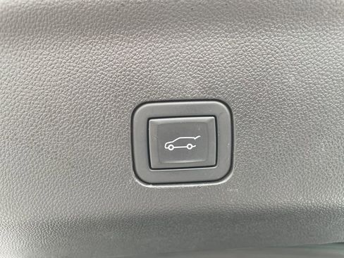 Used 2024 Chevrolet Tahoe Premier AWD/4WD image 8