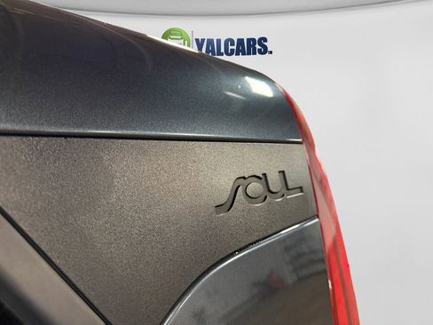 Used 2020 Kia Soul S FWD image 11