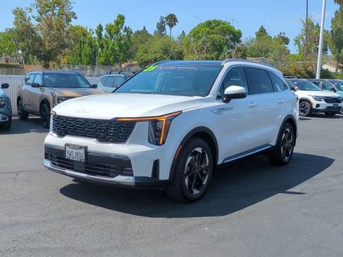 Certified 2025 Kia Sorento EX w/ EX Panoramic Sunroof Package AWD/4WD image 7