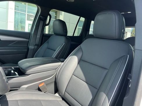 Used 2025 Buick Enclave Preferred w/ Power Package image 16