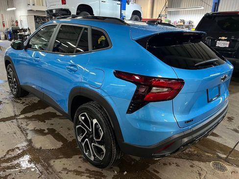 New 2026 Chevrolet Trax RS w/ Sunroof Package FWD image 3