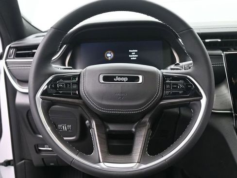 Used 2023 Jeep Grand Cherokee Overland AWD/4WD image 28