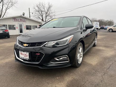 Used 2017 Chevrolet Cruze LT w/ Convenience Package image 1